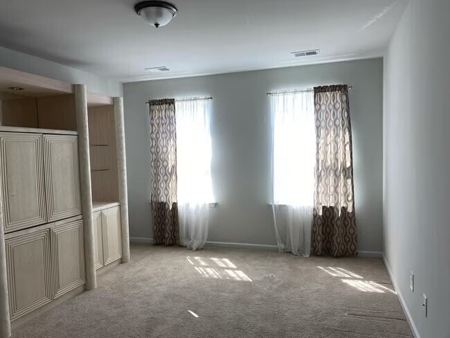 Building Photo - 9824 English Elm St