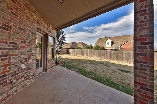 Building Photo - Amazing Home - 3 bed 2 bath - Edmond Schools