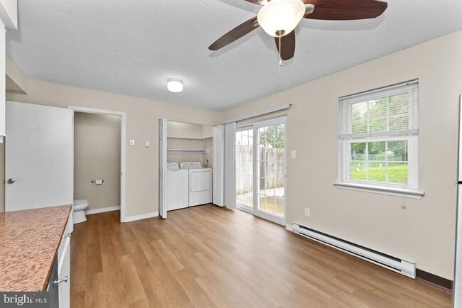 Building Photo - 553 Blaker Dr