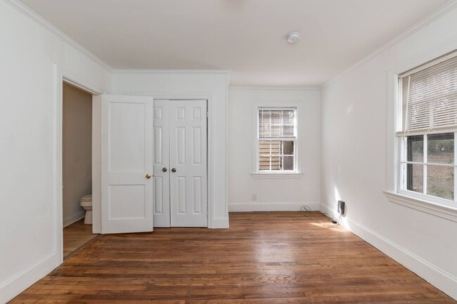 Building Photo - 3 Bed/2 Bath with a great back yard!