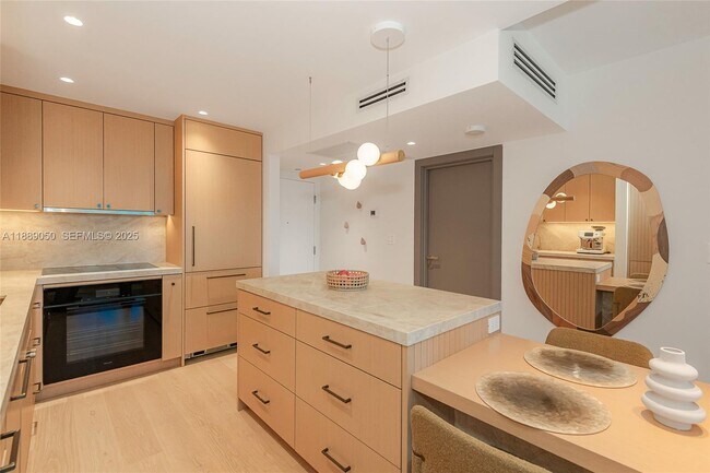 Building Photo - 2301 Collins Ave