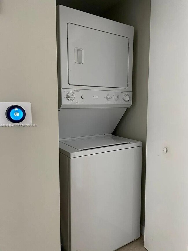 Building Photo - 350 S Miami Ave