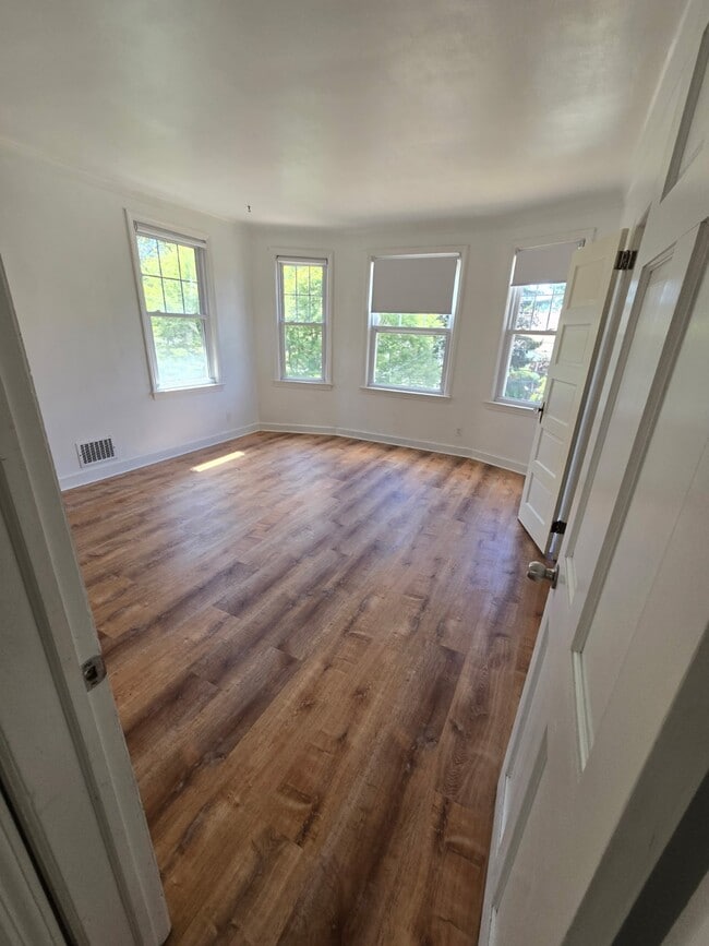 Building Photo - 405 Bement Ave