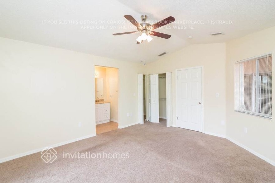 Building Photo - 1906 SW 123rd Ave