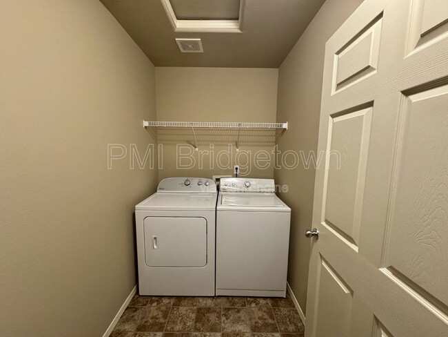 Building Photo - 1460 NE Redspire Ln