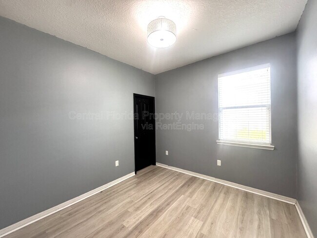 Building Photo - 11860 Thatcher Ave