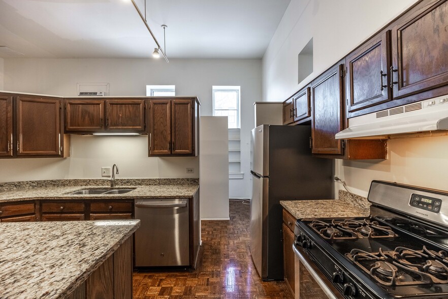 Building Photo - 2059 N Clifton Ave