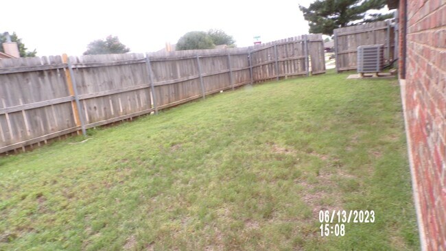 Building Photo - Pets Negotiable with Owner Approval!