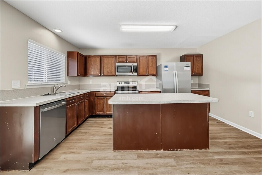 Building Photo - 1955 Tomahawk Dr