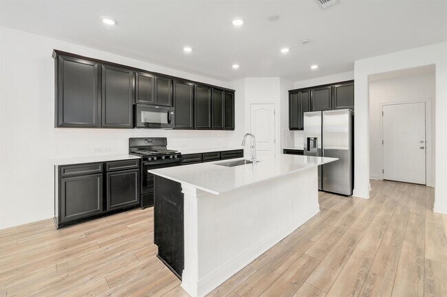 Building Photo - 113 King Thistle Ct