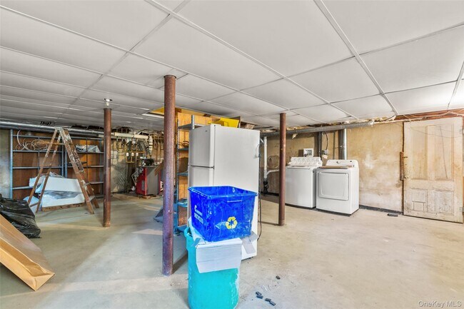 Building Photo - 7 Nanuet Ave