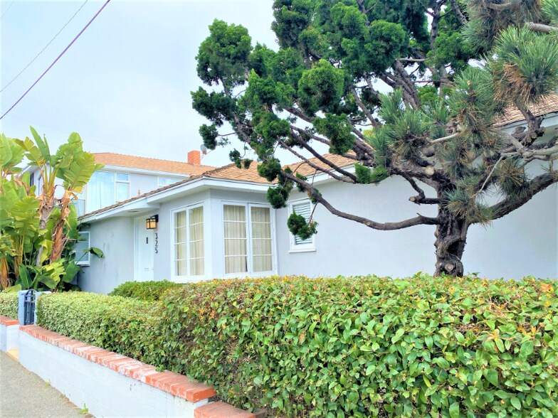 Building Photo - 325 Los Olivos