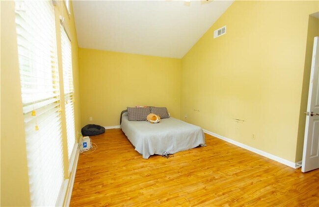 Building Photo - 3233 River Oak Pl