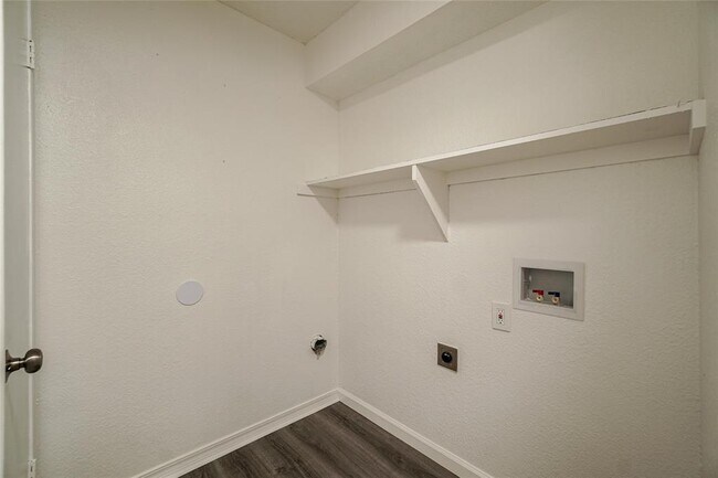 Building Photo - 817 Stahl Dr