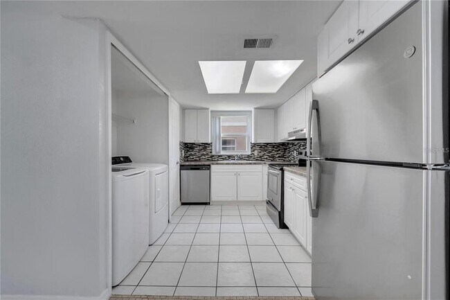 Building Photo - 9942 Turf Way