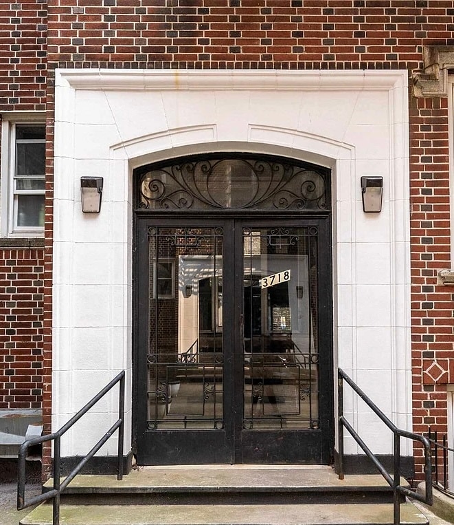 Building Front Door - 3718 Park Ave