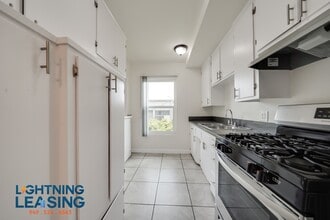 Building Photo - 921 Normandie Ave