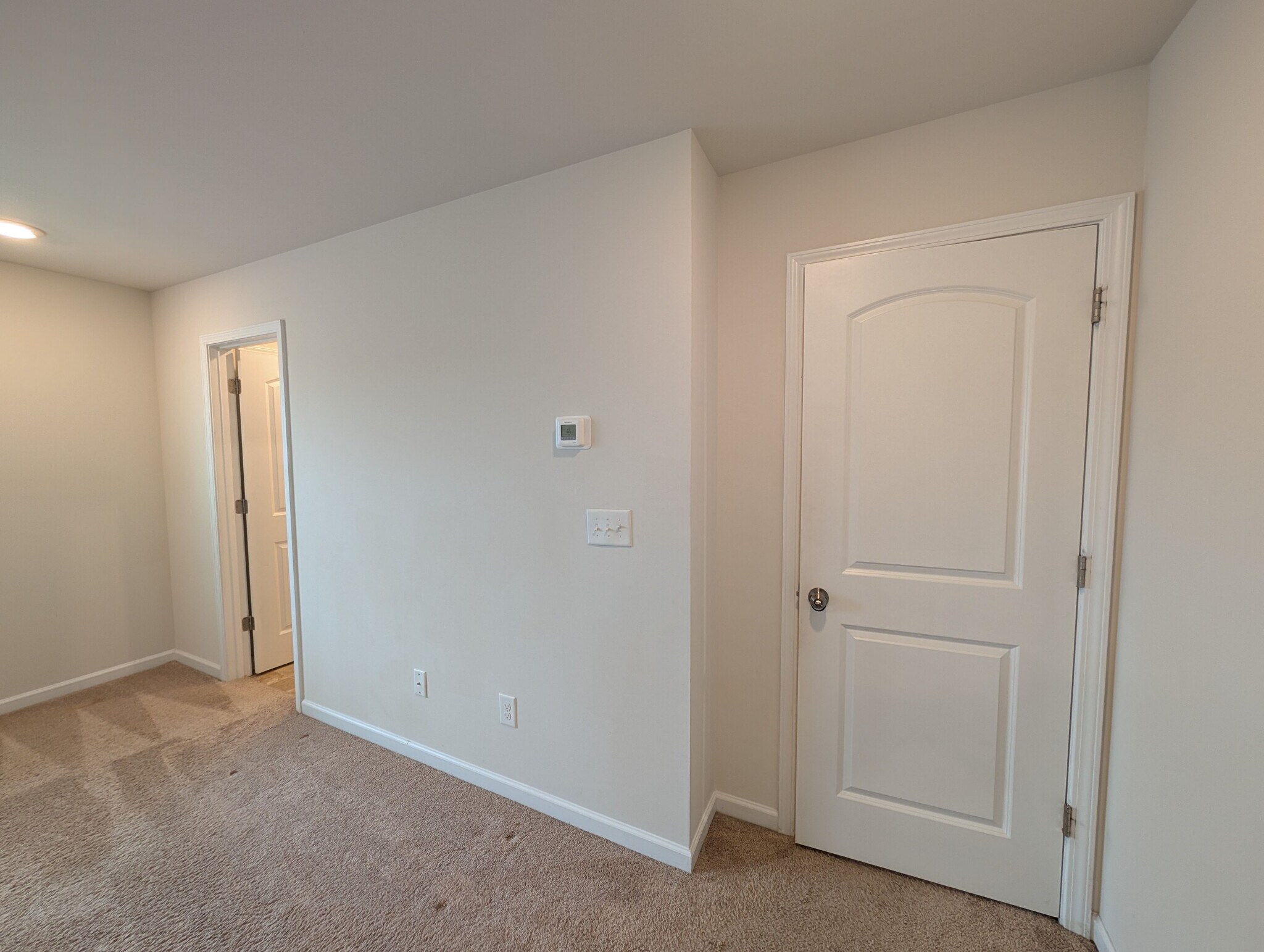 Building Photo - Room in House on Eastcott Ave