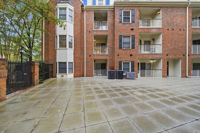 Building Photo - 300 Yarmouth St