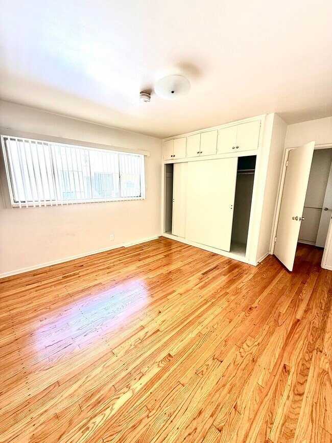 Building Photo - 326 S Gramercy Pl