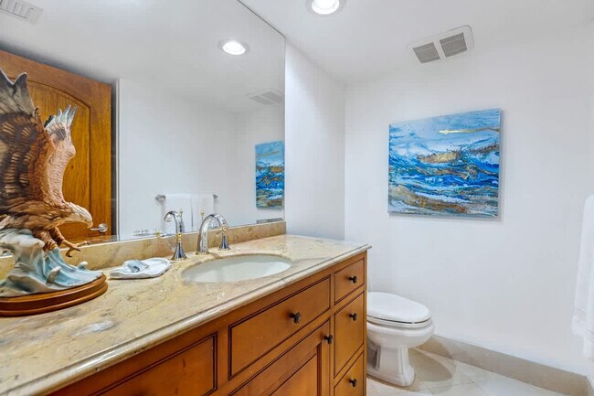 Building Photo - 1717 N Bayshore Dr