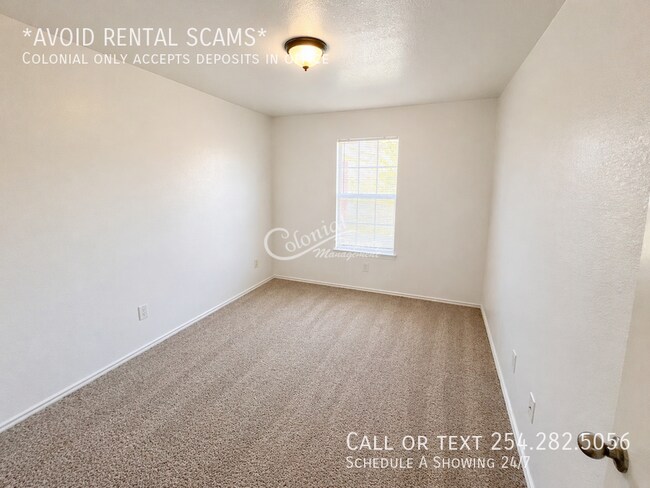 Building Photo - 1703 Benttree Dr