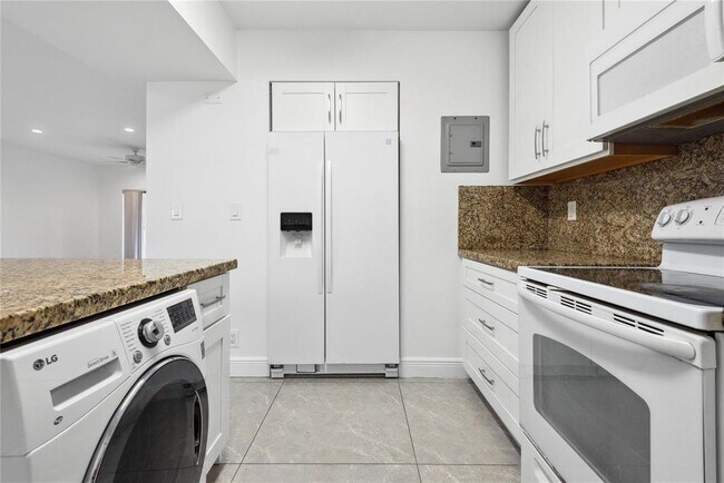 Building Photo - 9150 NW 38th Dr