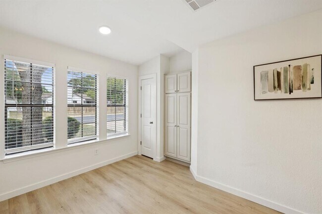 Building Photo - 2900 Sabinal Trail