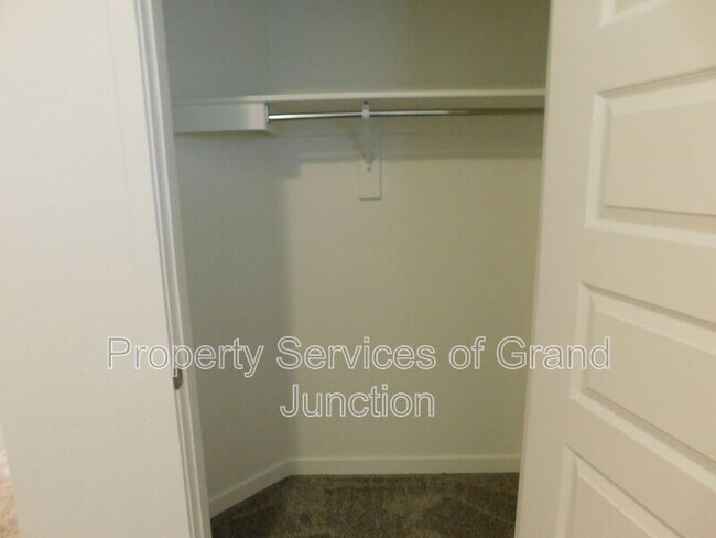 Building Photo - 662 Brookwillow Dr