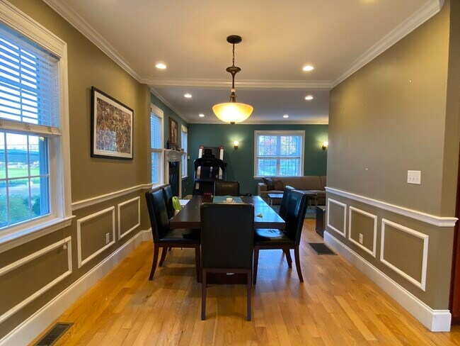 Building Photo - 375 Lowell Ave