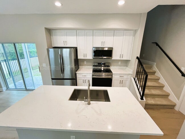 Building Photo - 2220 S Bumby Ave