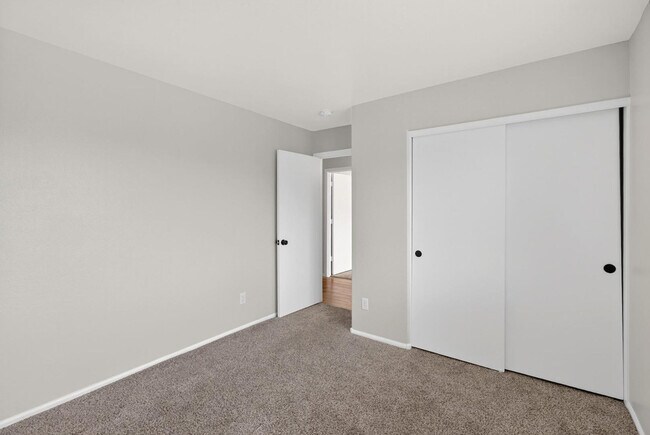 Building Photo - 41628 W Hillman Dr