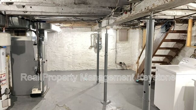 Building Photo - 33 Merritt Ave