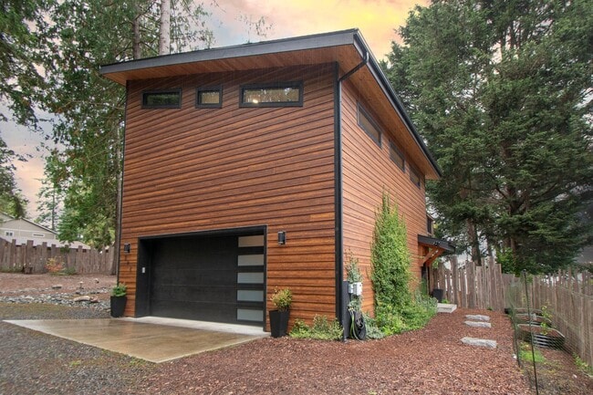 Building Photo - 392 Buck Loop Rd