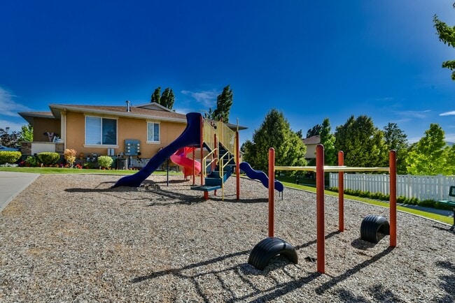 Building Photo - Beautiful Townhome in Great Location!