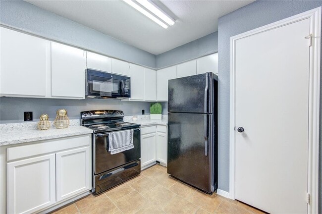 Building Photo - 12500 Sandpiper Dr