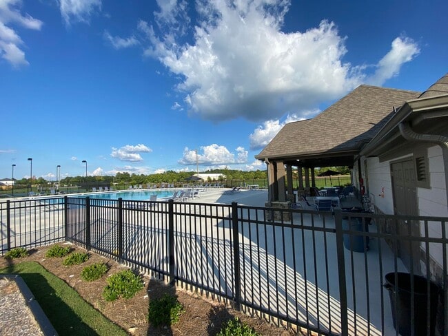 Building Photo - COMING SOON! Nice 4-bedroom in Swim Community in Dacula