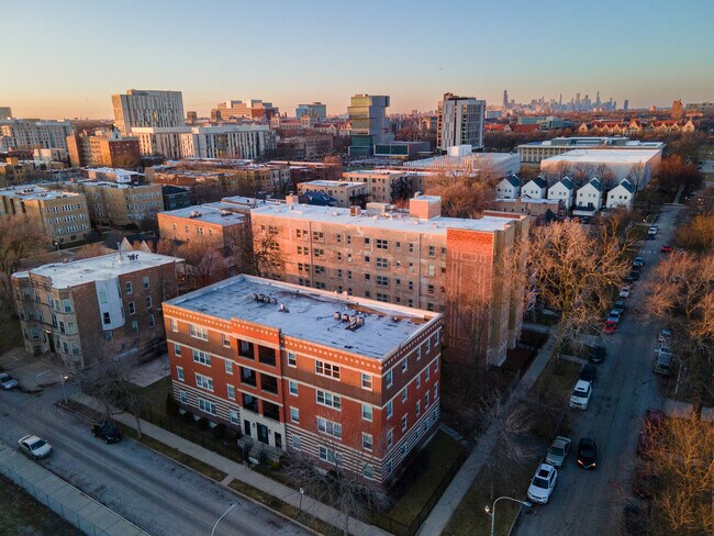 Building Photo - 1322 E 62nd St