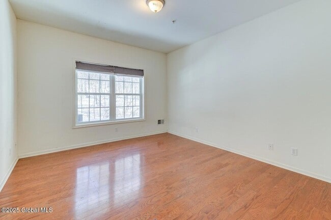 Building Photo - 55 Renaissance Ln