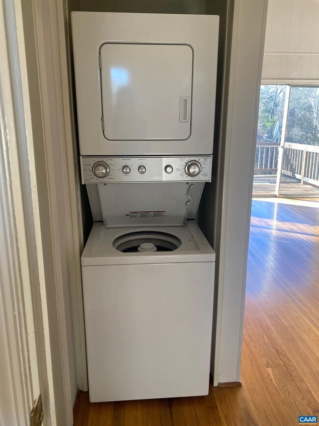 Building Photo - 2432 Eastham Hill