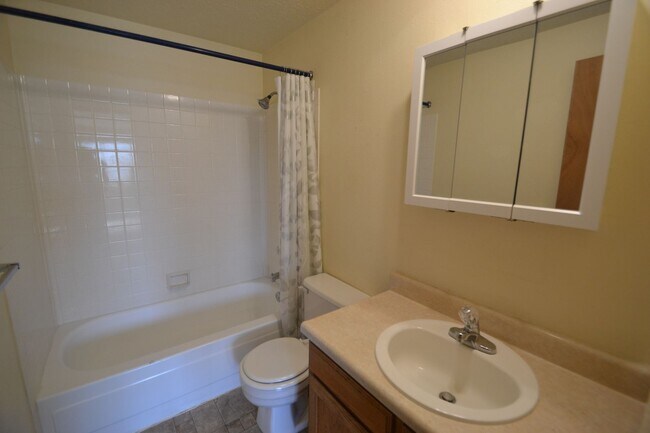 Building Photo - 2220 Piros Dr