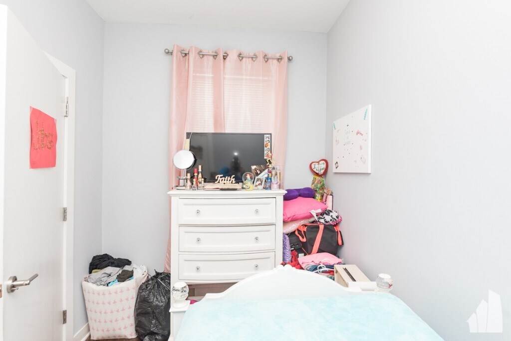 Building Photo - 1431 N Springfield Ave