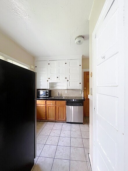 Building Photo - 2683 Hampshire Rd