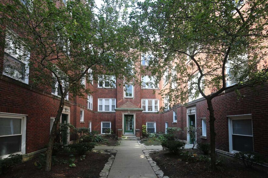 Primary Photo - 3257 N Clifton Ave