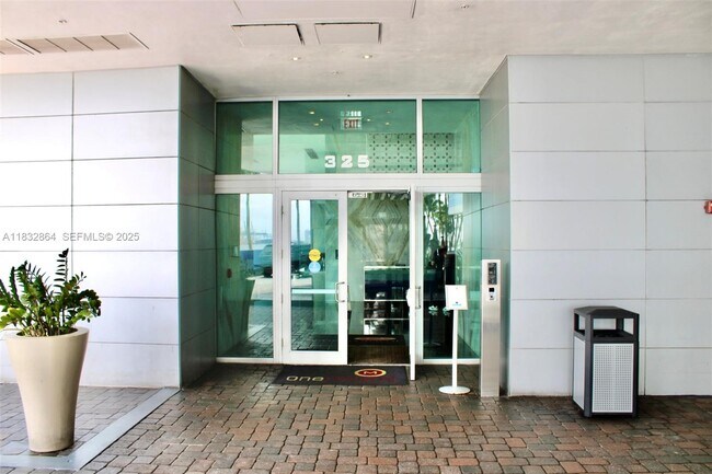 Building Photo - 325 S Biscayne Blvd