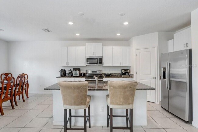 Building Photo - 6384 Ten Acre Ct