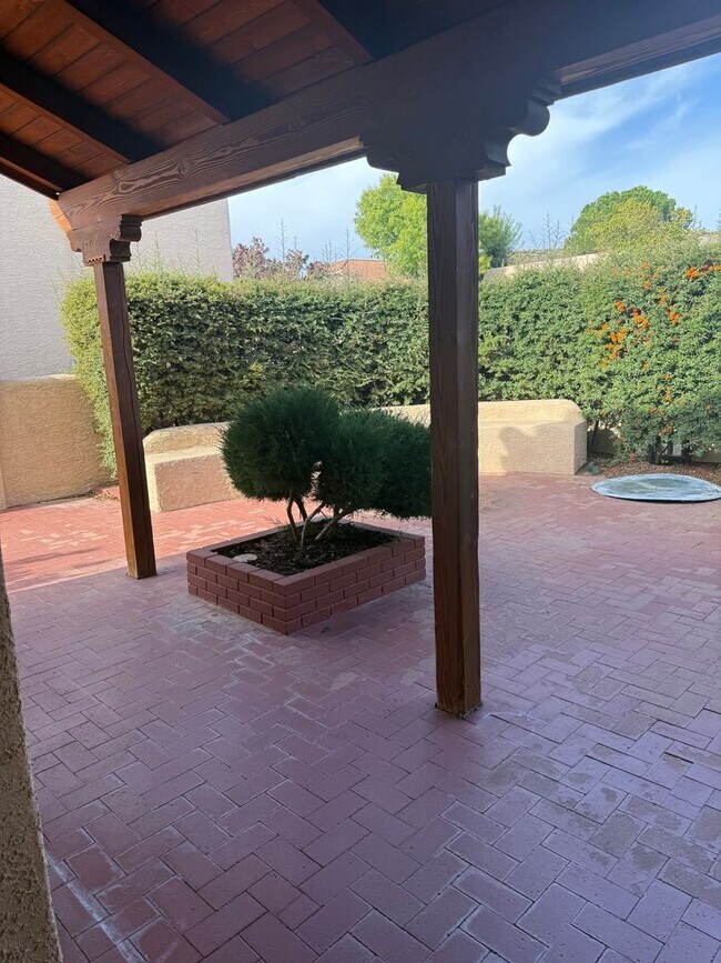 Building Photo - 2828 Monument Dr NW