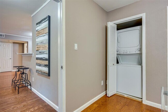 Building Photo - 4159 Steck Ave