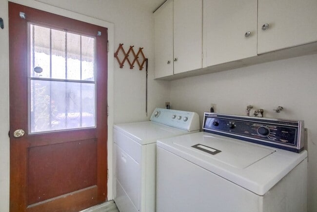Building Photo - Charming 3 Bedroom Home in Serra Mesa
