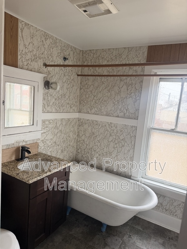 Building Photo - 2549 N Vel R. Phillips Ave